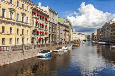 St. Petersburg, Rusya, 13 Haziran 2020. Moika Nehri 'nin manzarası ve manzaralı setleri.