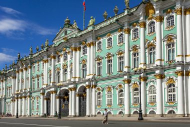 St. Petersburg, Rusya, 13 Temmuz 2020. Şehrin en önemli etkinliklerinden biri, Kış Sarayı 'ndaki State Hermitage Müzesi' nin inşasıdır.