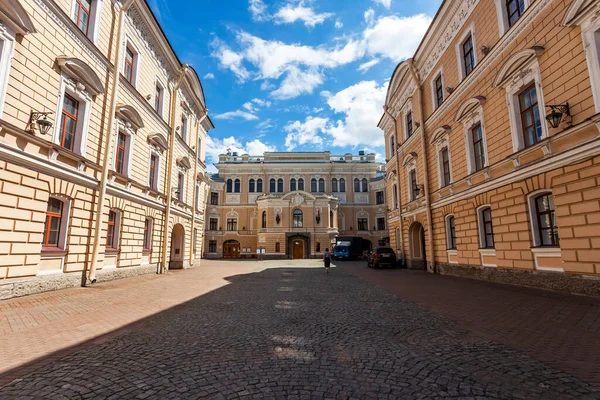 Sankt Petersburg Ryssland Juli 2020 Typiska Arkitektoniska Detaljer Fasaden Byggnaden — Stockfoto