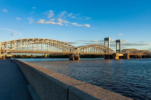 São Petersburgo Rússia Junho 2020 Vista Rio Neva Ponte Ferroviária — Fotografia de Stock