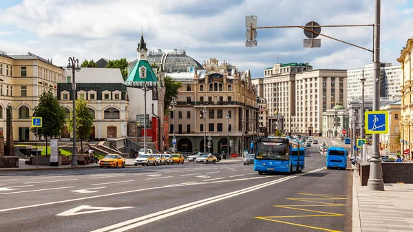 Moscú Rusia Agosto 2020 Una Las Calles Principales Ciudad Okhotny — Foto de Stock