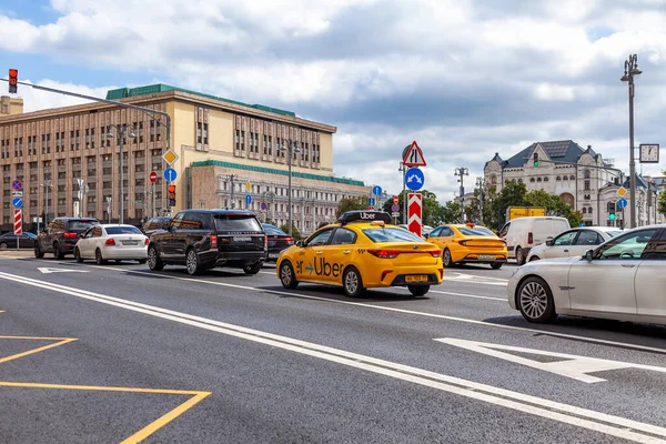 Moscú Rusia Agosto 2020 Coches Largo Plaza Lubyanka —  Fotos de Stock