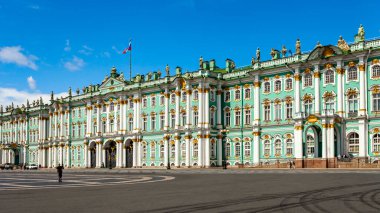St. Petersburg, Rusya, 13 Temmuz 2020. Şehrin en önemli etkinliklerinden biri, Kış Sarayı 'ndaki State Hermitage Müzesi' nin inşasıdır.