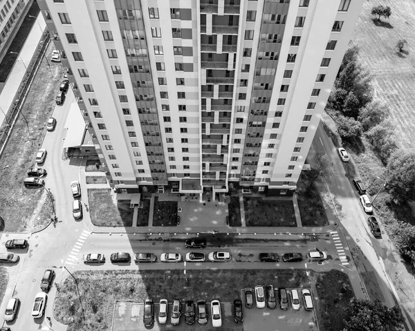 2020年6月13日 俄罗斯圣彼得堡 住宅区内停车场的空中景观 — 图库照片