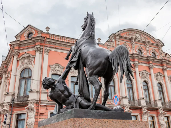 San Petersburgo Rusia Junio 2020 Escultura Famosa Puente Anichkov —  Fotos de Stock