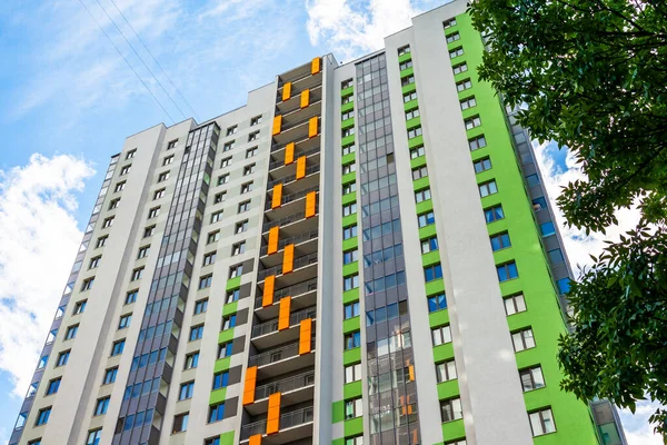 Sankt Petersburg Ryssland Juni 2020 Moderna Flervåningshus Fragmentering Fasaden — Stockfoto
