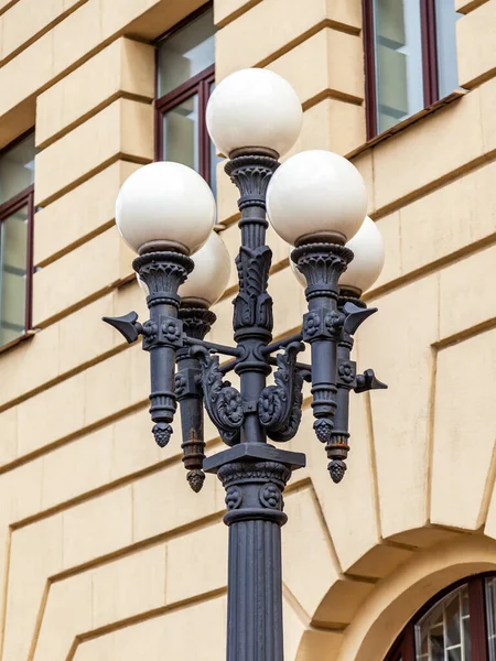Petrohrad Rusko Července2020 Krásná Pouliční Lampa Blízkosti Budovy — Stock fotografie