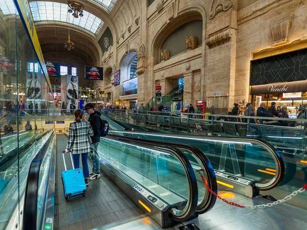 Milán Italia Febrero 2020 Interior Sala Pasajeros Estación Tren Milano — Foto de Stock