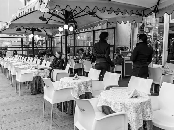 Milán Italia Febrero 2020 Atractivo Café Ciudad Histórica Gente Come — Foto de Stock