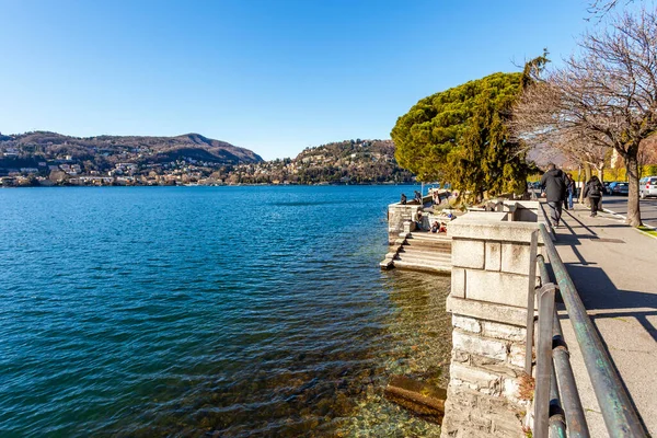 Como Itálie Února2020 Scénický Pohled Jezero Como Jeho Břehy — Stock fotografie