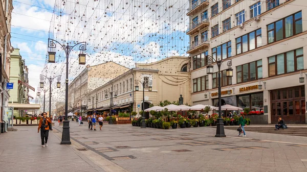 2020年8月11日 俄罗斯莫斯科 卡梅热斯基是莫斯科典型的传统建筑街道之一 — 图库照片