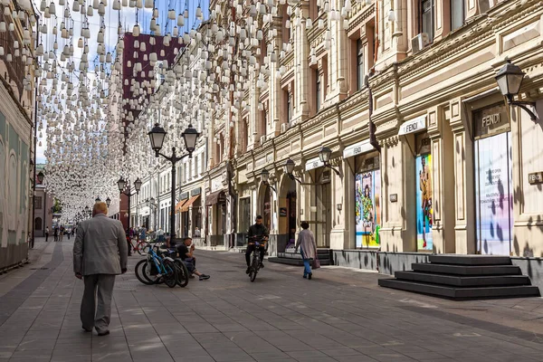 2020年8月11日 俄罗斯莫斯科 Stoleshnikov Lane是莫斯科典型的具有传统建筑风格的街道之一 — 图库照片