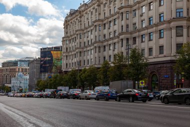 Moskova, Rusya, 11 Ağustos 2020. Tverskaya başkentin ana caddelerinden biridir..