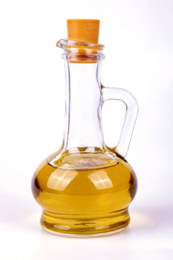Temiz cam kabın içinde zeytinyağı