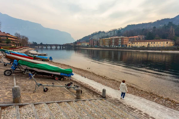 Lecco Italien Februari 2020 Den Pittoreska Vallen Vid Comosjön Molnigt — Stockfoto