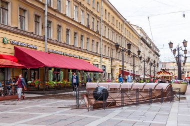 St. Petersburg, Rusya, 13 Temmuz 2020. Malaya Sadovaya Caddesi 'nin mimari topluluğu. Modern dökümhane