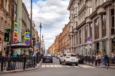 St. Petersburg, Rusya, 13 Haziran 2020. Rubinstein caddesinin mimari topluluğu, şehrin tarihi binaları için tipik bir yer..