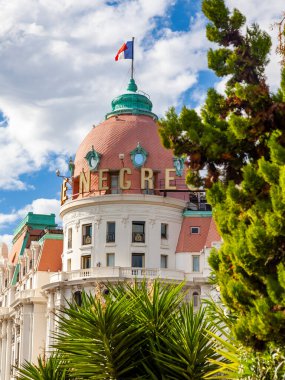 Güzel, Fransa, 10 Ekim 2019. Şehir manzarası. Promenade des Anglais rıhtım mimari topluluğu. Negresco Tarihi Otel, cephenin bir parçası.