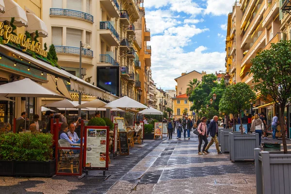 Güzel, Fransa, 10 Ekim 2019. Güzel şehir manzarası. Tarihi gelişim alanındaki Picturesque Caddesi.