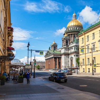 St. Petersburg, Rusya, 13 Temmuz 2020. Malaya Morskaya Caddesi, St. Isaac Katedrali 'nin mimari topluluğu