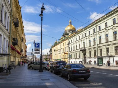 St. Petersburg, Rusya, 13 Temmuz 2020. Malaya Morskaya Caddesi, St. Isaac Katedrali 'nin mimari topluluğu