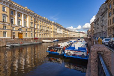 St. Petersburg, Rusya, 13 Haziran 2020. Moika Nehri 'nin manzarası ve manzaralı setleri.