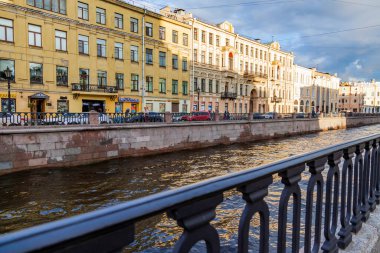St. Petersburg, Rusya, 13 Haziran 2020. Griboyedov Kanalı 'nın manzarası ve manzaralı setleri. 