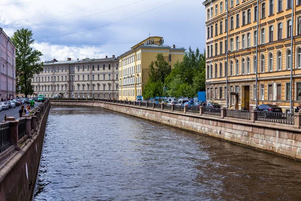2020年6月13日 俄罗斯圣彼得堡 格里博伊多夫运河及其风景如画的堤岸景观 — 图库照片