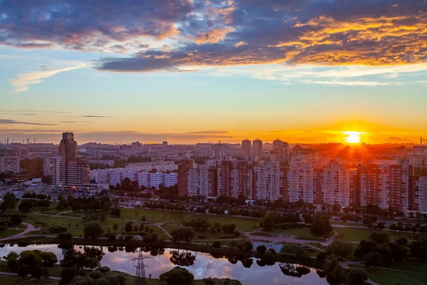 Sankt Petersburg Ryssland Juni 2020 Flervåningshus Moderna Bostadshus Vid Tiden — Stockfoto