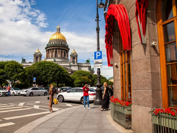 Petersburg Rosja Lipca 2020 Zespół Architektoniczny Historyczna Ulica Katedra Izaaka — Zdjęcie stockowe