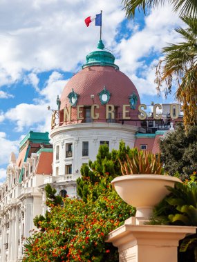 Güzel, Fransa, 10 Ekim 2019. Şehir manzarası. Promenade des Anglais rıhtım mimari topluluğu. Negresco Tarihi Otel, cephenin bir parçası.