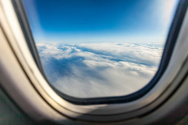 Utsikt Över Jorden Och Molnen Från Ett Fönster Det Flygande — Stockfoto