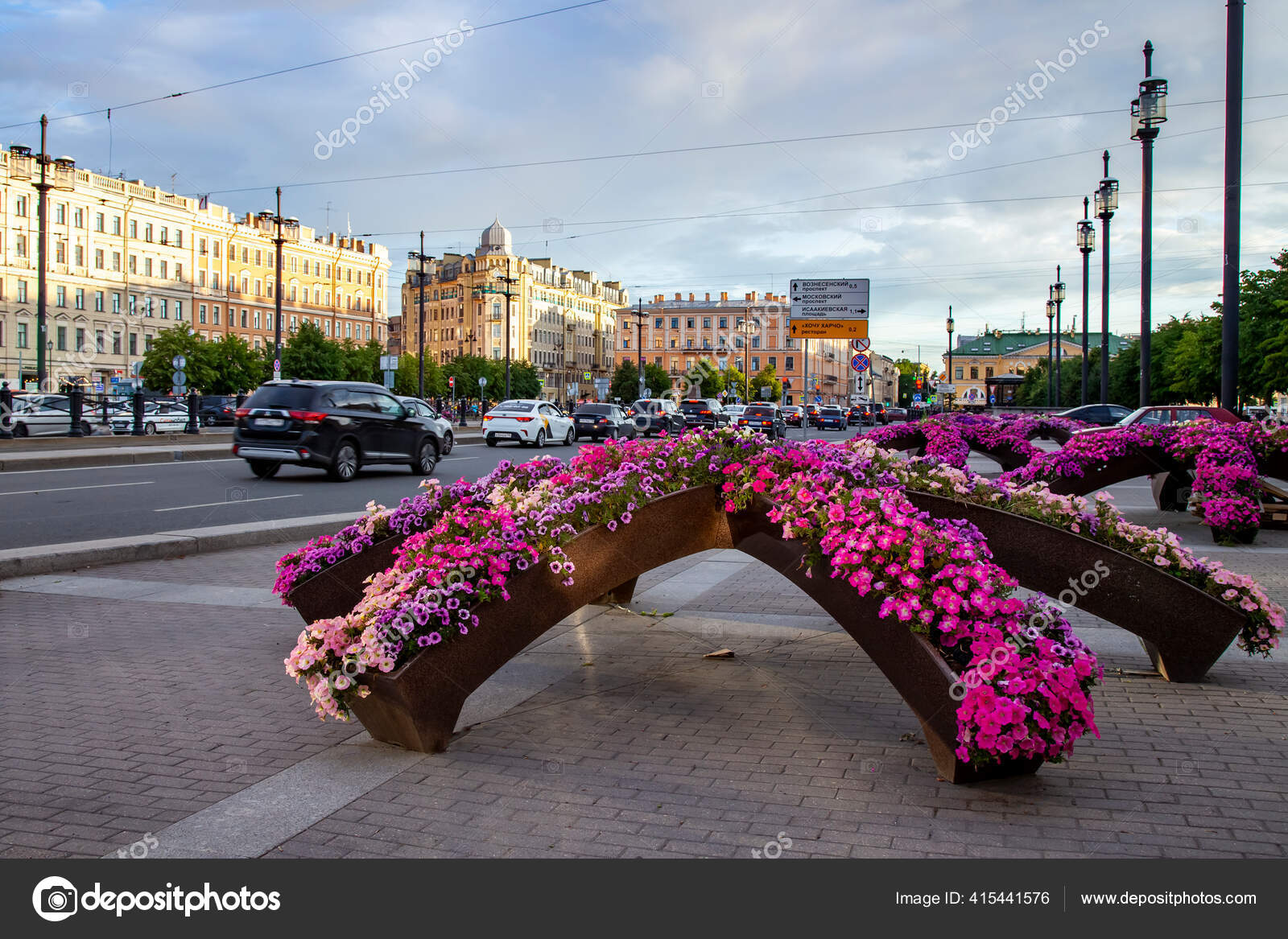 Foto de St. Petersburg, Russia, June 13, 2020. Typical for the