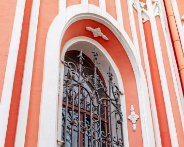 St. Petersburg, Rusya, 13 Haziran 2020. Aziz Yahya 'nın Doğumu Kilisesi (Chesmenskaya). Cephe Parçası