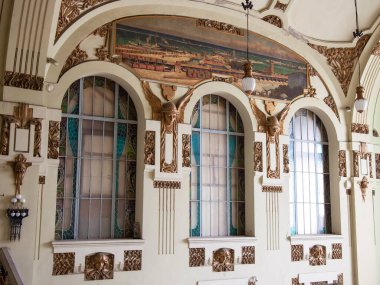 St. Petersburg, Rusya, 13 Haziran 2020. Vitebsk tren istasyonu, şehirdeki en eski tren istasyonu. Bekleme salonunun iç dekorasyonu