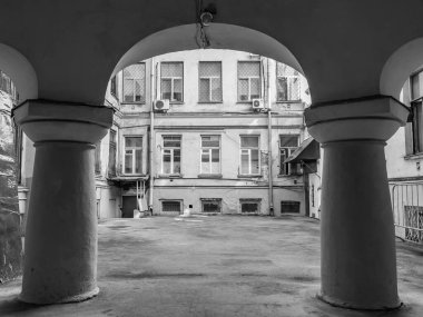 Moskova, Rusya, 11 Ağustos 2020. Şehrin tarihi semtinin mimari topluluğu. Cephe Parçası