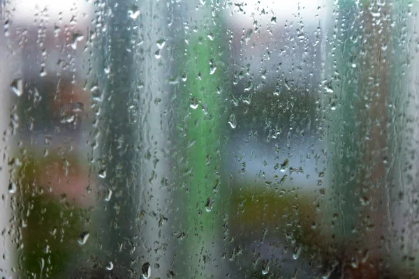 Vidro Molhado Com Baixas Durante Uma Chuva Vista Para Rua — Fotografia de Stock