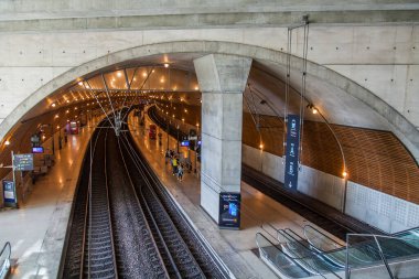 Monte Carlo, Monako, 13 Ekim 2020. Şehir tren istasyonunun önlükleri.
