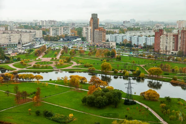2020年10月13日 俄罗斯圣彼得堡 多层现代住宅楼宇 — 图库照片