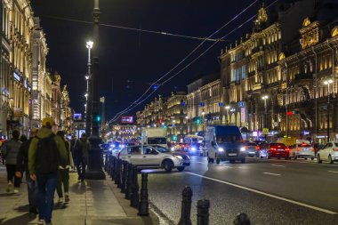 St. Petersburg, Rusya, 13 Ekim 2020. Nevsky Prospekt - Akşam vakti şehrin ana caddesi.