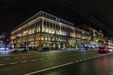 St. Petersburg, Rusya, 13 Ekim 2020. Nevsky Prospekt - Akşam vakti şehrin ana caddesi.