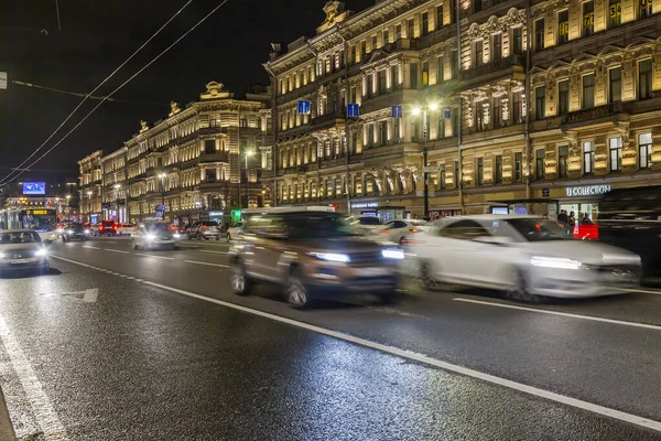 2020年10月13日 俄罗斯圣彼得堡 内夫斯基 普罗斯潘特 Nevsky Prospekt 傍晚时分城市的主要街道 — 图库照片