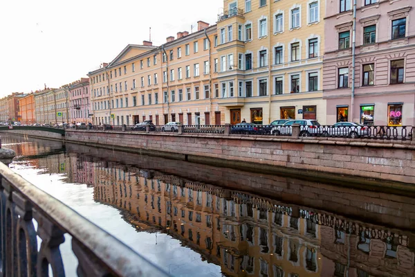 Petersburg Rosja Października 2020 Widok Kanał Gribojedowa Jego Malownicze Nasypy — Zdjęcie stockowe