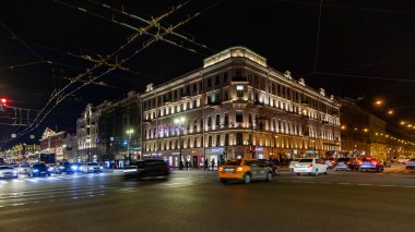 St. Petersburg, Rusya, 13 Ekim 2020. Nevsky Prospekt - Akşam vakti şehrin ana caddesi.