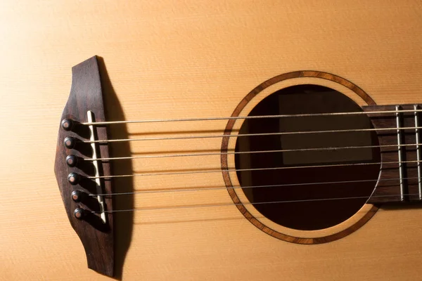 Akustik gitar kapatmak 