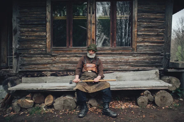 Portrait Old Bearded Forester Axe Wooden Hut — Stock Photo, Image