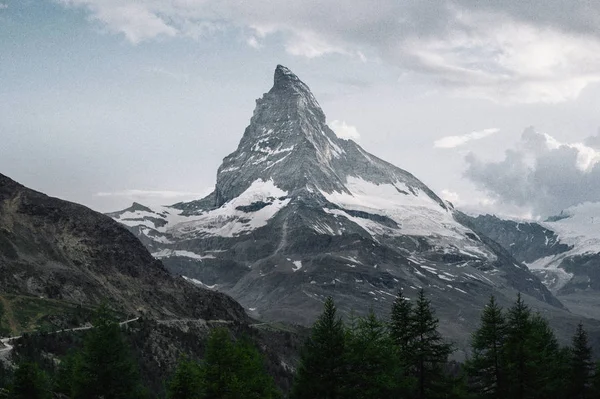 Scenic View Snowy Matterhorn Peak Clouds Switzerland — Stock Photo, Image