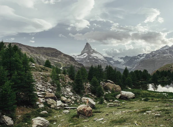 Vue Panoramique Sur Les Hautes Montagnes Avec Des Sommets Enneigés — Photo