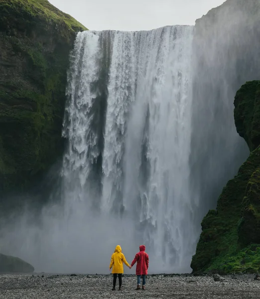 Couple Raincoats Looking Scenic High Waterfall — Stock Photo, Image