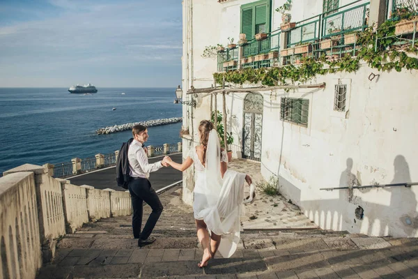 Casal de jovens se divertindo Tempo na Itália . — Fotografia de Stock